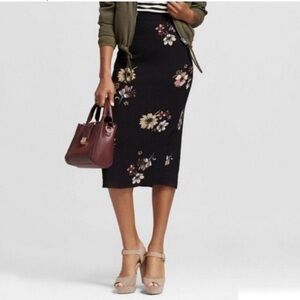 Who What Wear Black Floral Pencil Skirt Size 4